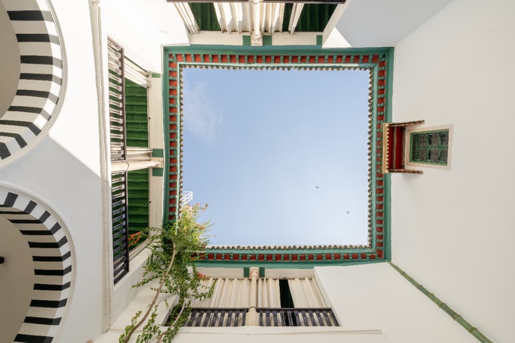 Dehliz El Zliz — courtyard and sky